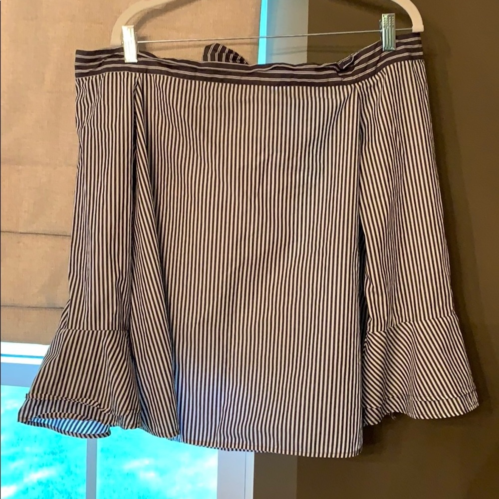 Loft Stripe Off-the-shoulder top w ruffle sleeve